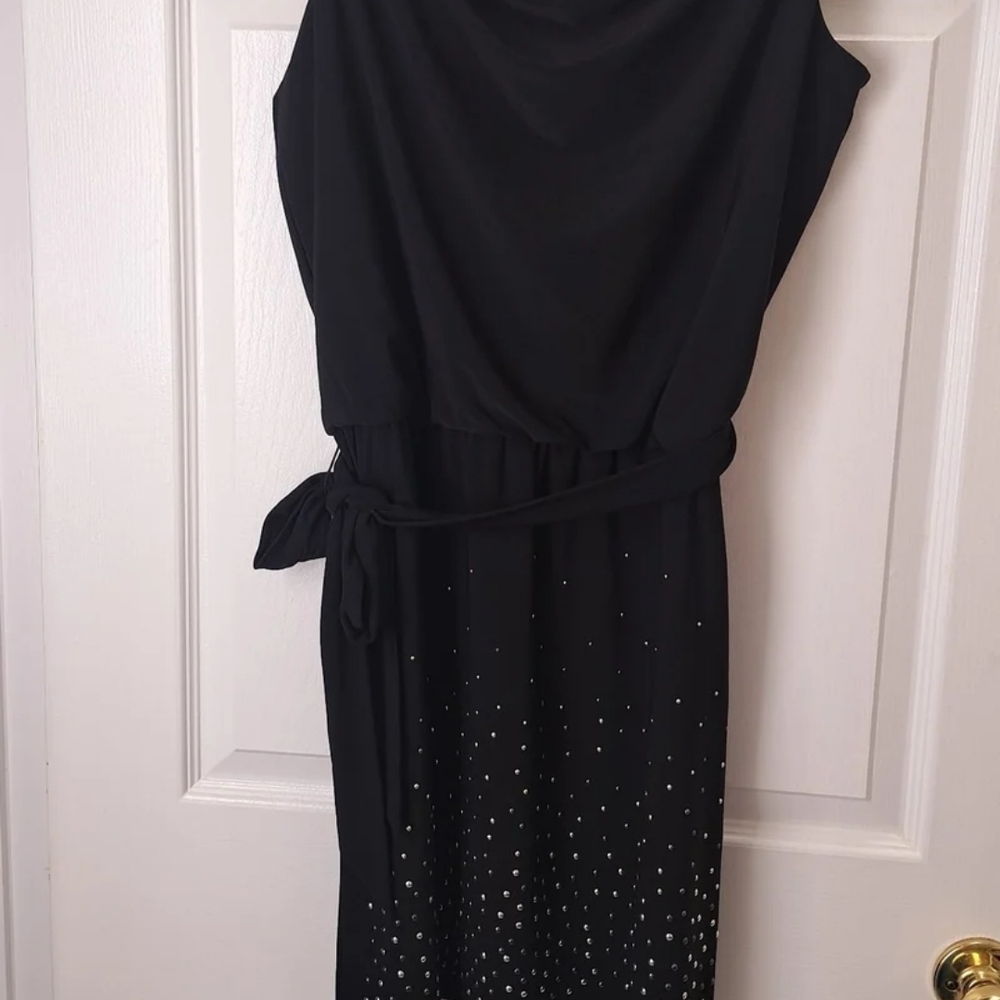 Elegant Black Sleeveless Dress